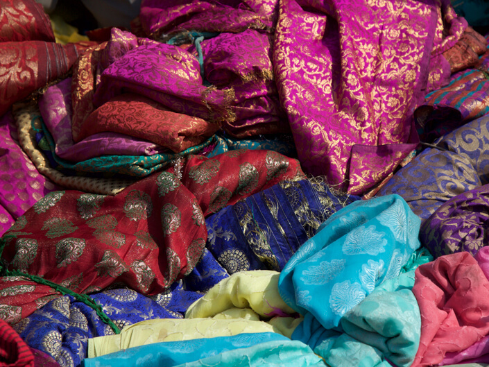 Shopping colorful fabrics in old Delhi - Packing India Tips