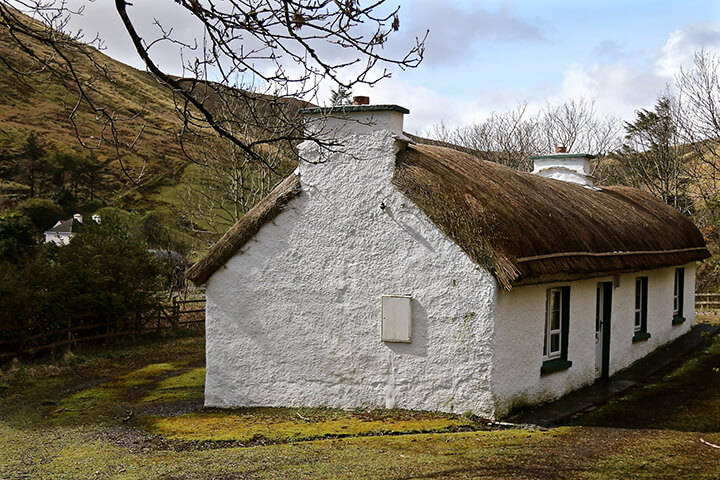 tatched roof cottage in Ireland Carol Ketelson Delectable Destinations Culinary Tours